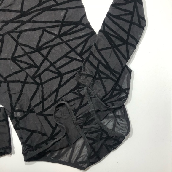 SOLD OUT ☀️Amelia Geometric Velvet LS Bodysuit☀️ - Picture 12 of 12